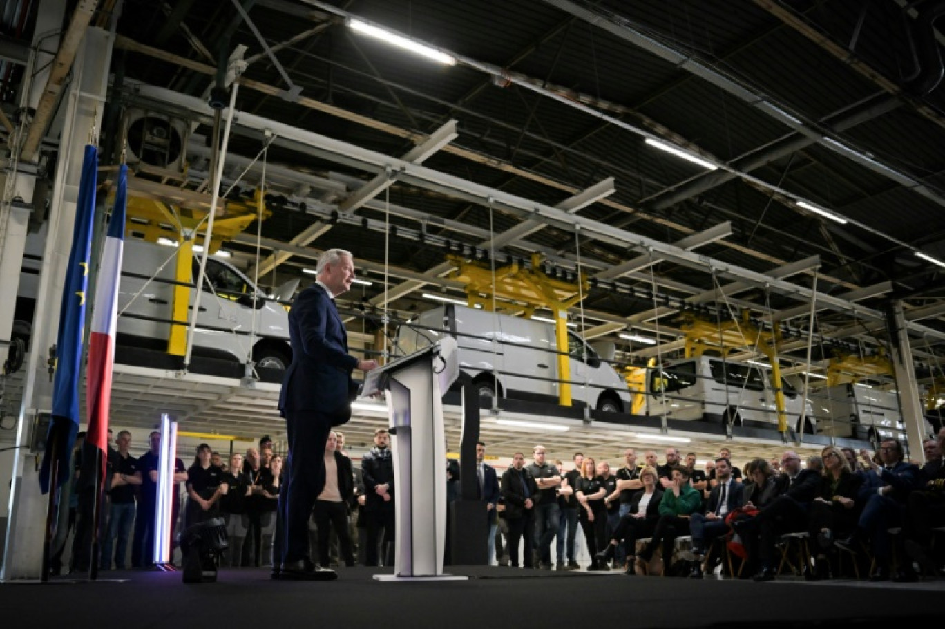 Le ministre de l'Economie et des Finances Bruno Le Maire dans l'usine Renault de Sandouville, en Seine-Maritime, le 29 mars 2024 © Lou Benoist