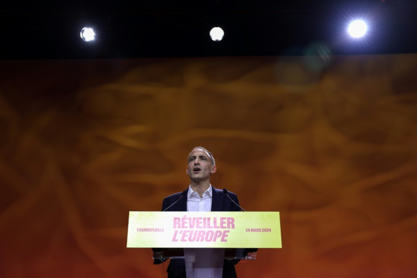 Raphaël Glucksmann, tête de liste pour le PS et Place publique, lors d'un meeting  le 24 mars 2024 à Tournefeuille, en Haute-Garonne © Valentine CHAPUIS