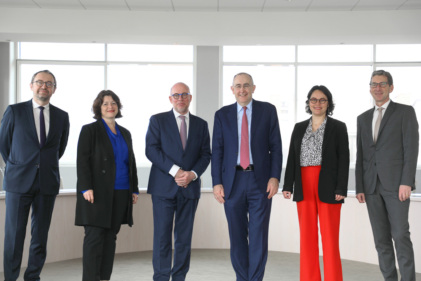 De gauche à droite : Christophe Descos, membre du directoire en charge des grandes clientèles, Bénédicte Clarenne, membre du directoire en charge du réseau commercial, Bruno Goré, président du directoire, Benoit Pellerin, président du Conseil d’orientation et de surveillance, Léna Nguyen, membre du directoire en charge du pôles finances, juridique et systèmes d’information, et Geoffroy d’Anselme, membre du directoire en charge du pôle ressources. (Photo CEN)