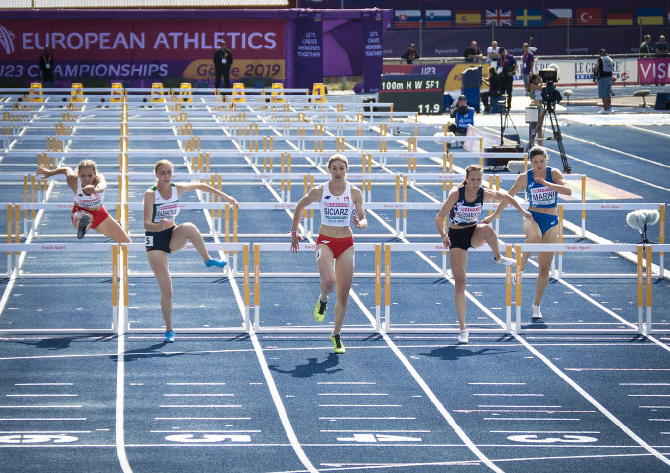 Derrière la course à la médaille se dévoile souvent une vraie précarité pour nombre de sportifs de haut niveau en France.