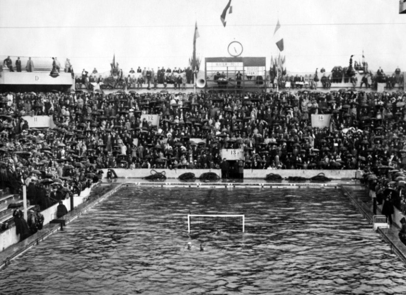 Photo d'archives du match opposant l'équipe de France de water-polo à la Belgique, lors des JO-1924, le 17 juillet 1924 à Paris © -