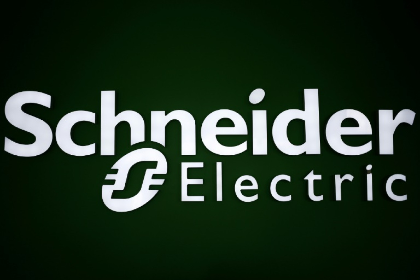 Le français Schneider Electric, géant des équipements électriques et automatismes industriels, compte de plus en plus sur l'intelligence artificielle (IA) pour aider ses clients à consommer moins d'énergie © CHARLY TRIBALLEAU