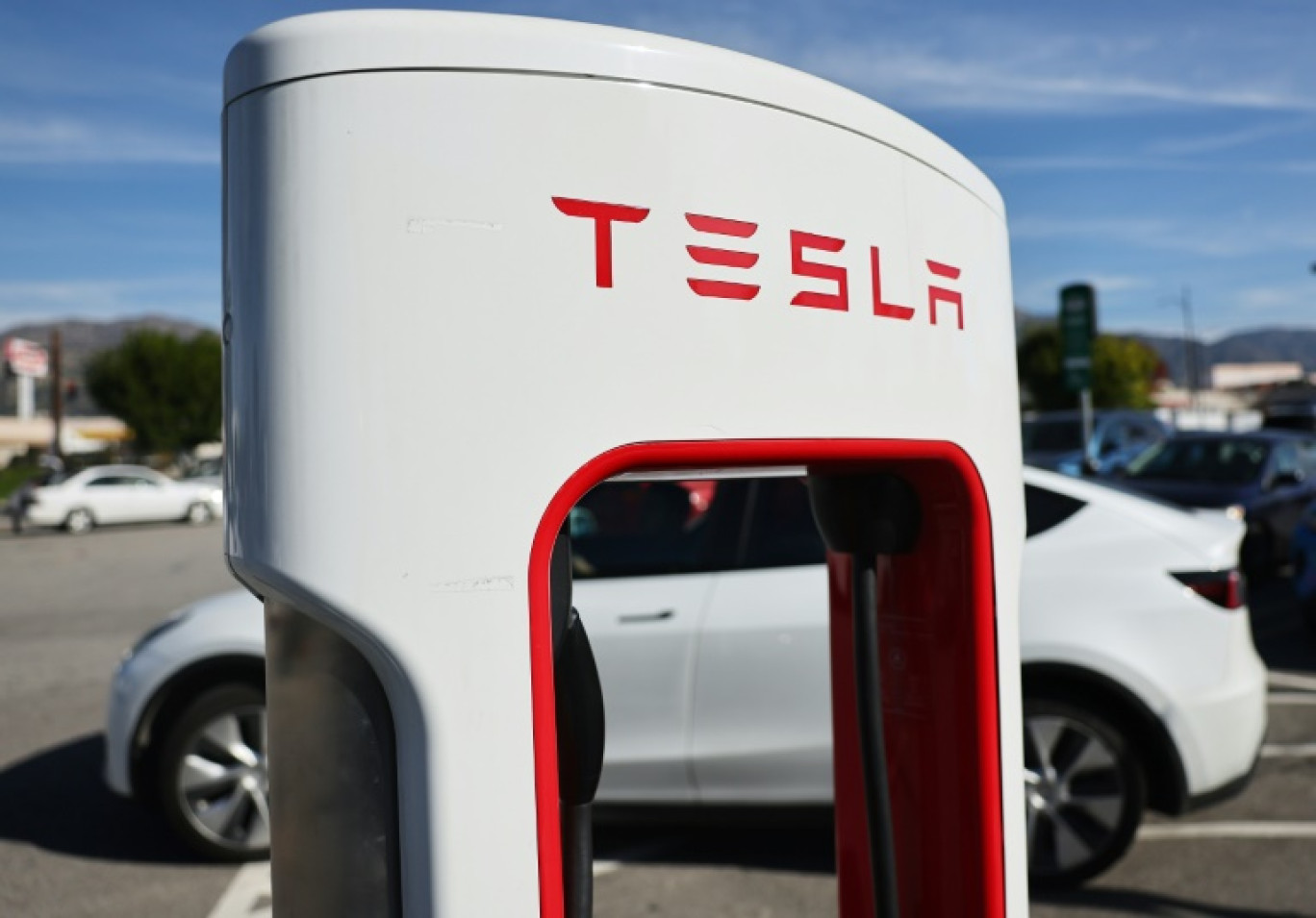 Une station de recharge Tesla, à Burbank (Californie) le 16 janvier 2024 © MARIO TAMA