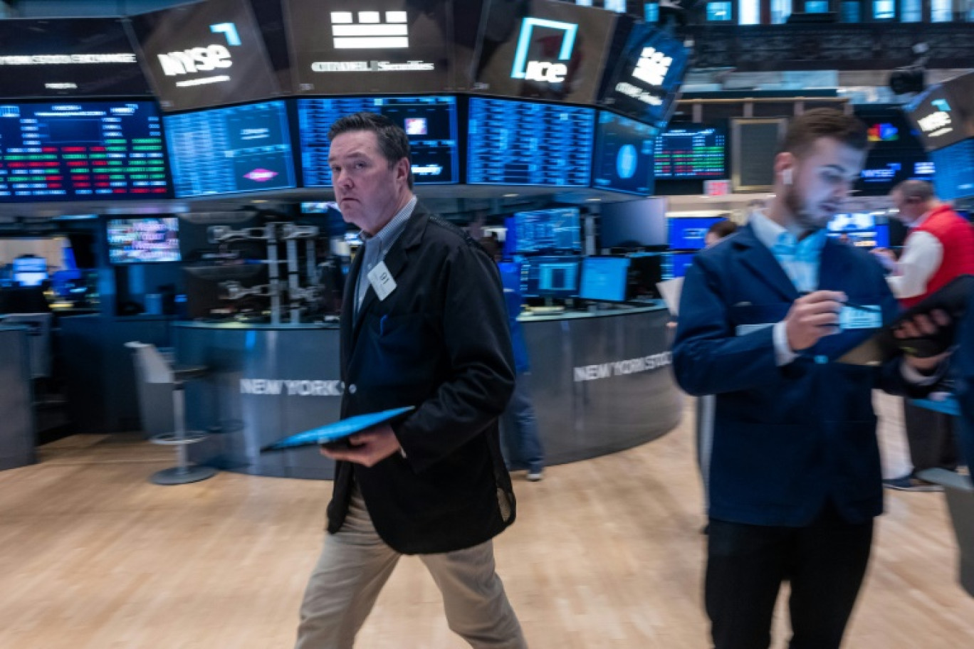 Des opérateurs du New York Stock Exchange © SPENCER PLATT