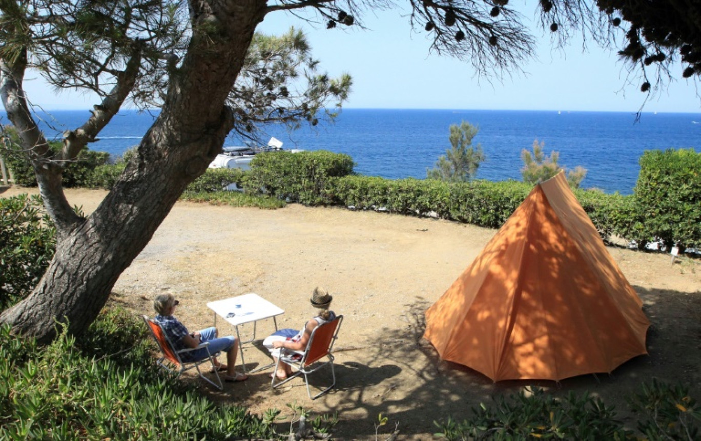 Les campings français ont fait le plein en 2023, battant un nouveau record de fréquentation grâce au retour des touristes étrangers et au succès du littoral, et la tendance pour 2024 s'annonce positive © RAYMOND ROIG