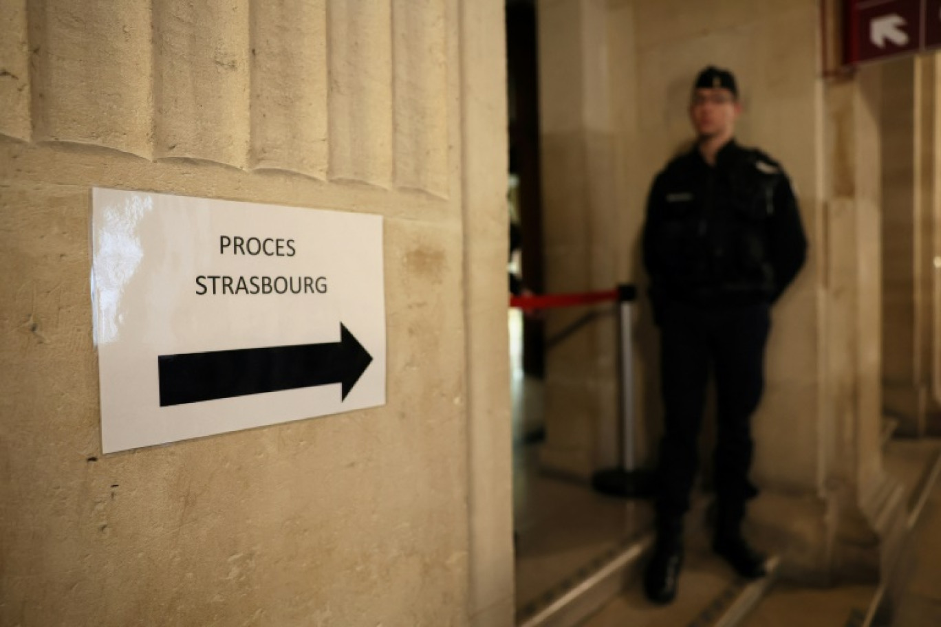 L'entrée de la salle d'audience du procès de l'attentat du marché de Noël de Strasbourg en 2018, au palais de justice de Paris, le 29 février 2024 © Ian LANGSDON