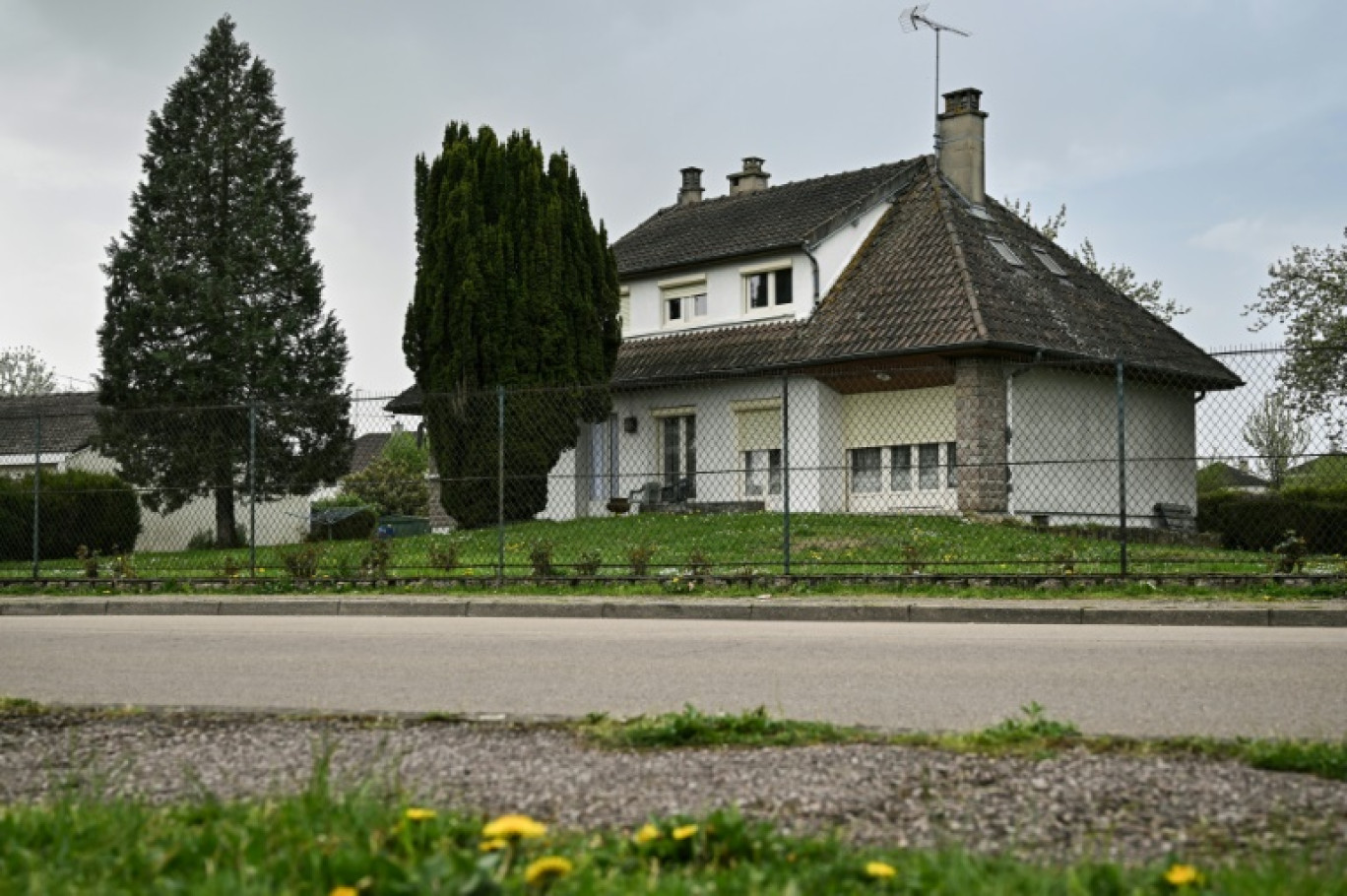 Cette photographie prise dans le quartier Morlande d'Avallon, le 8 avril 2024, montre la maison où vit la maire d'Avallon, Jamilah Habsaoui © ARNAUD FINISTRE