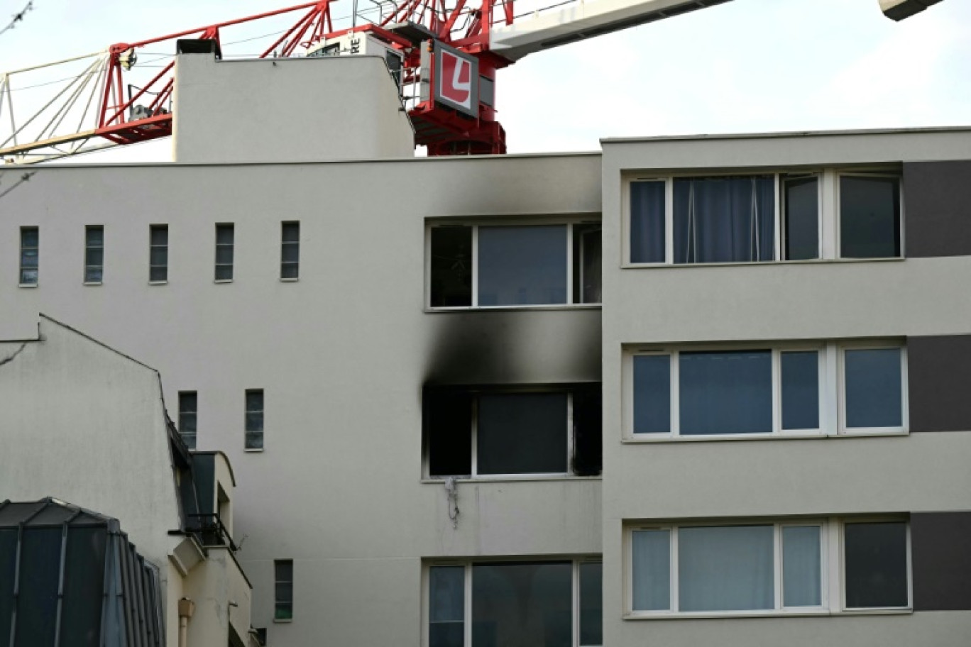 La vue d'un appartement incendié dans le centre de Paris, rue de Charonne, le 8 avril 2024 © Miguel MEDINA