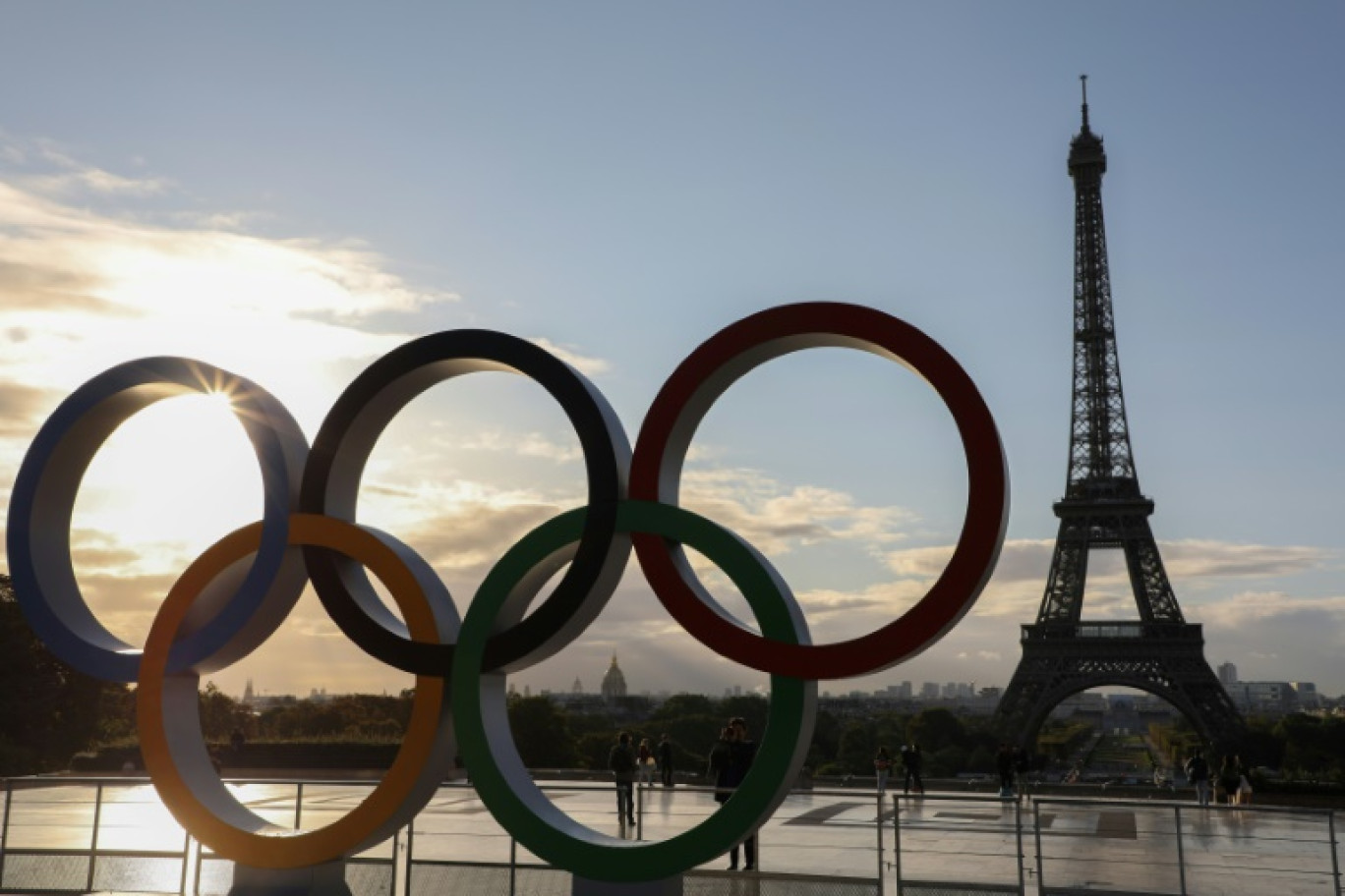 Présentation des anneaux olympiques le 14 septembre 2017 sur l'esplanade du Trocadéro, face à la tour Eiffel, après la désignation de Paris ville hôte des Jeux de 2024. Les anneaux seront installés sur le monument parisien à partir de fin avril 2024 © LUDOVIC MARIN