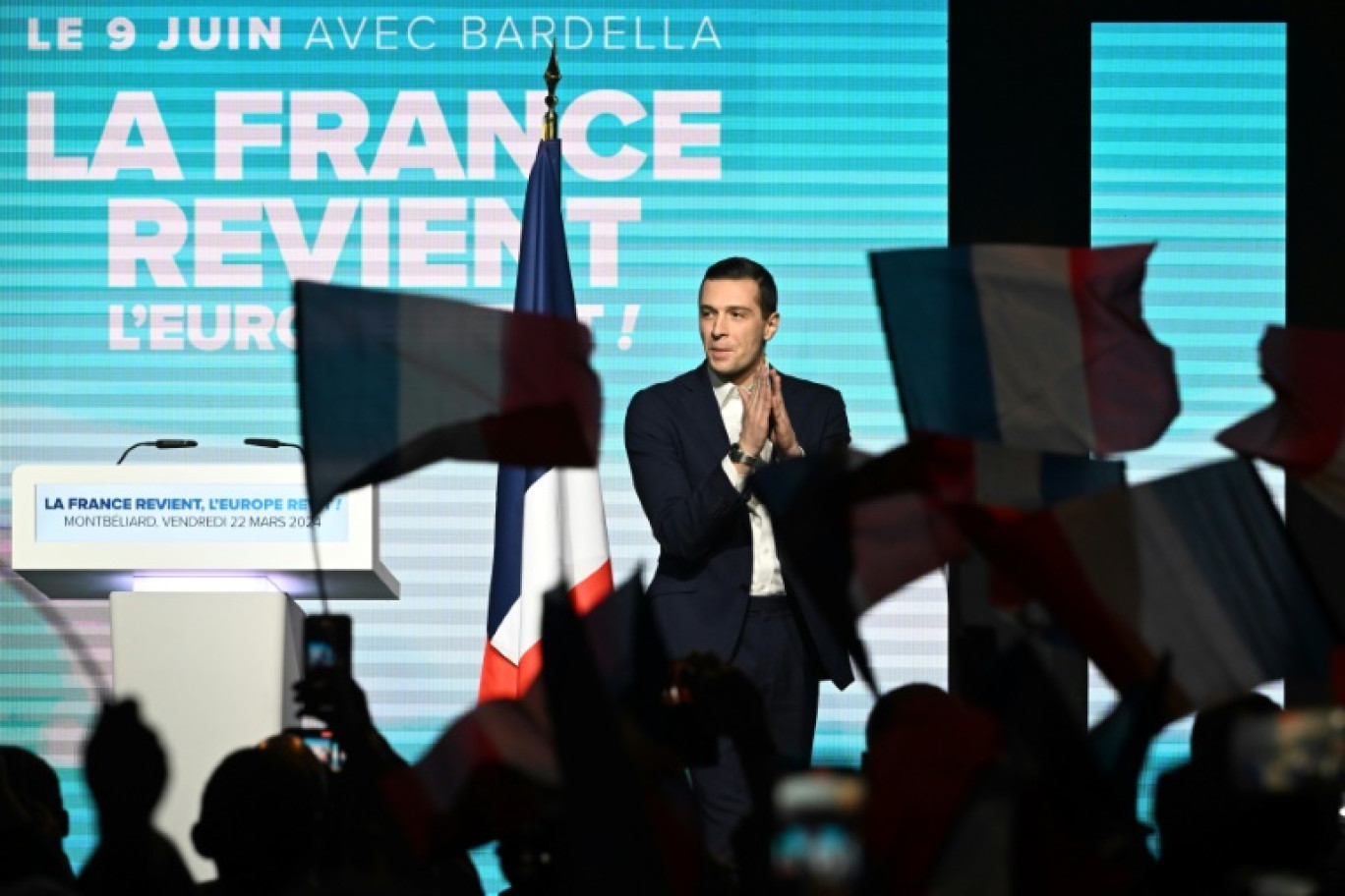 Le président du RN et tête de liste aux européennes, Jordan Bardella, lors d'un meeting de campagne à Montbéliard, le 22 mars 2024 dans le Doubs © PATRICK HERTZOG