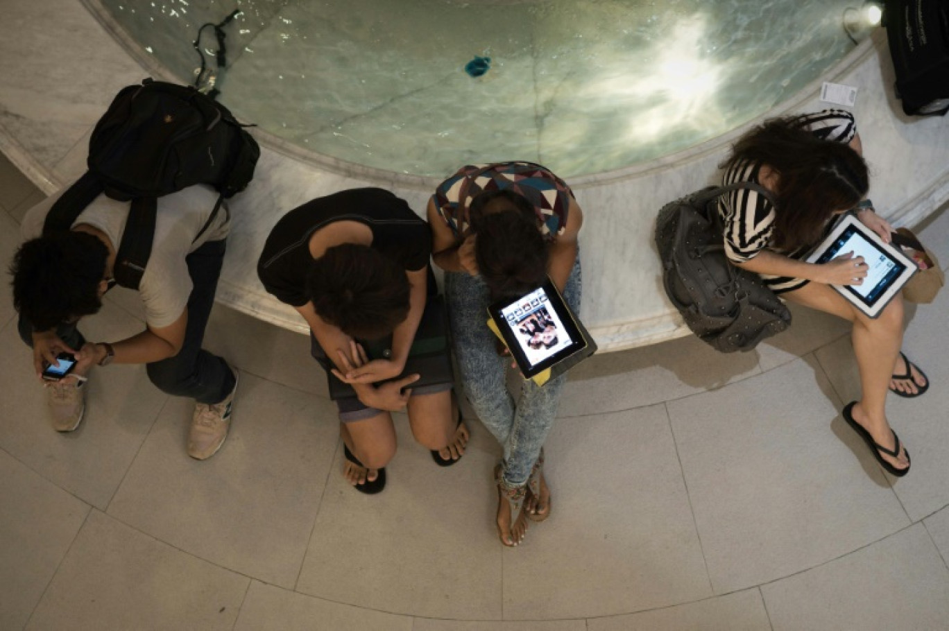 Les jeunes lisent moins et moins longtemps, alors que le temps passé sur les écrans ne cesse d'augmenter depuis 2016: une enquête réalisée auprès des 7-19 ans confirme l'érosion durable de la lecture chez la jeunesse © Nicolas ASFOURI