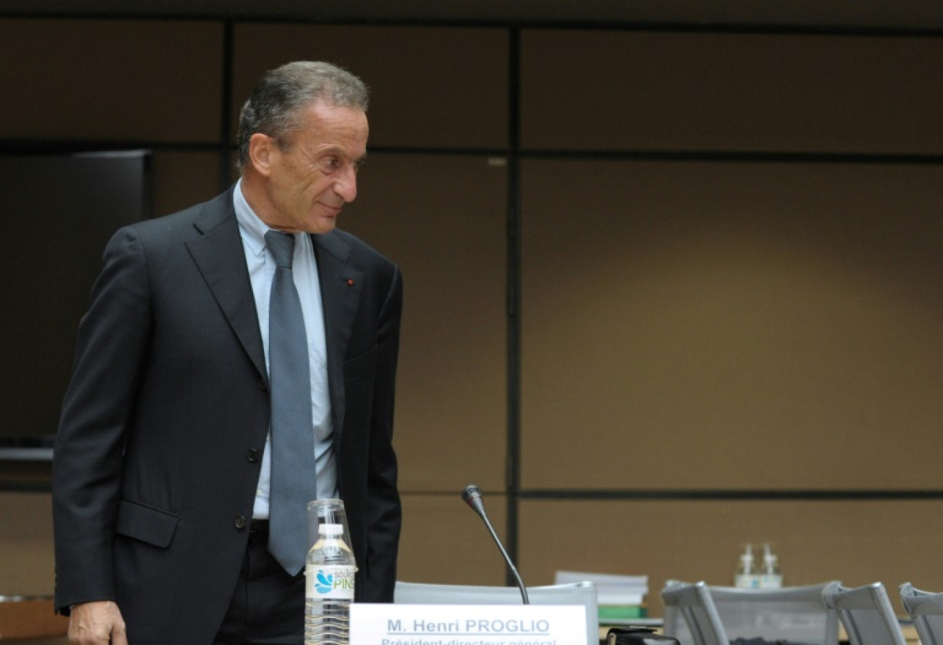 Le PDG d'EDF, Henri Proglio, arrive pour son audition devant une commission d'enquête parlementaire sur les prix de l'électricité, à Paris le 22 octobre 2014 © ERIC PIERMONT