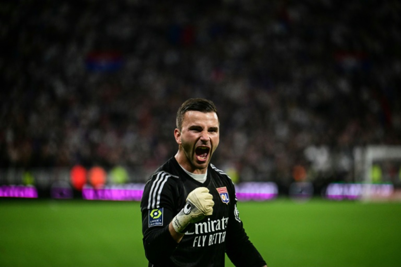 Le gardien de l'OL Anthony Lopes exulte après le succès 4-3 face à Brest, le 14 avril 2024 au Groupama Stadium © OLIVIER CHASSIGNOLE