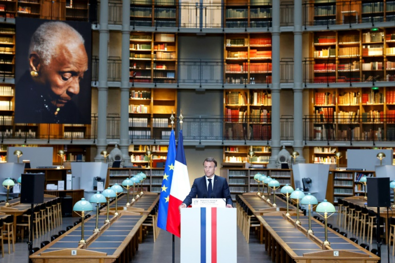 Emmanuel Macron lors d'un Hommage national à la journaliste, professeur de littérature et auteure Maryse Condé, à la BNF à Paris le 15 avril 2024 © Ludovic MARIN