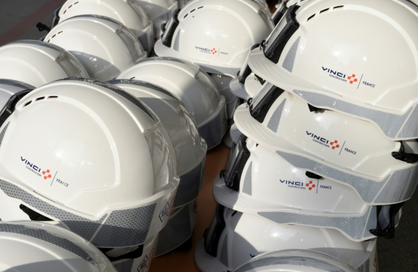 Casques de protection du géant français du BTP et des infrastructures Vinci. Photo prise à Nanterre le 11 mars 2015 © LOIC VENANCE