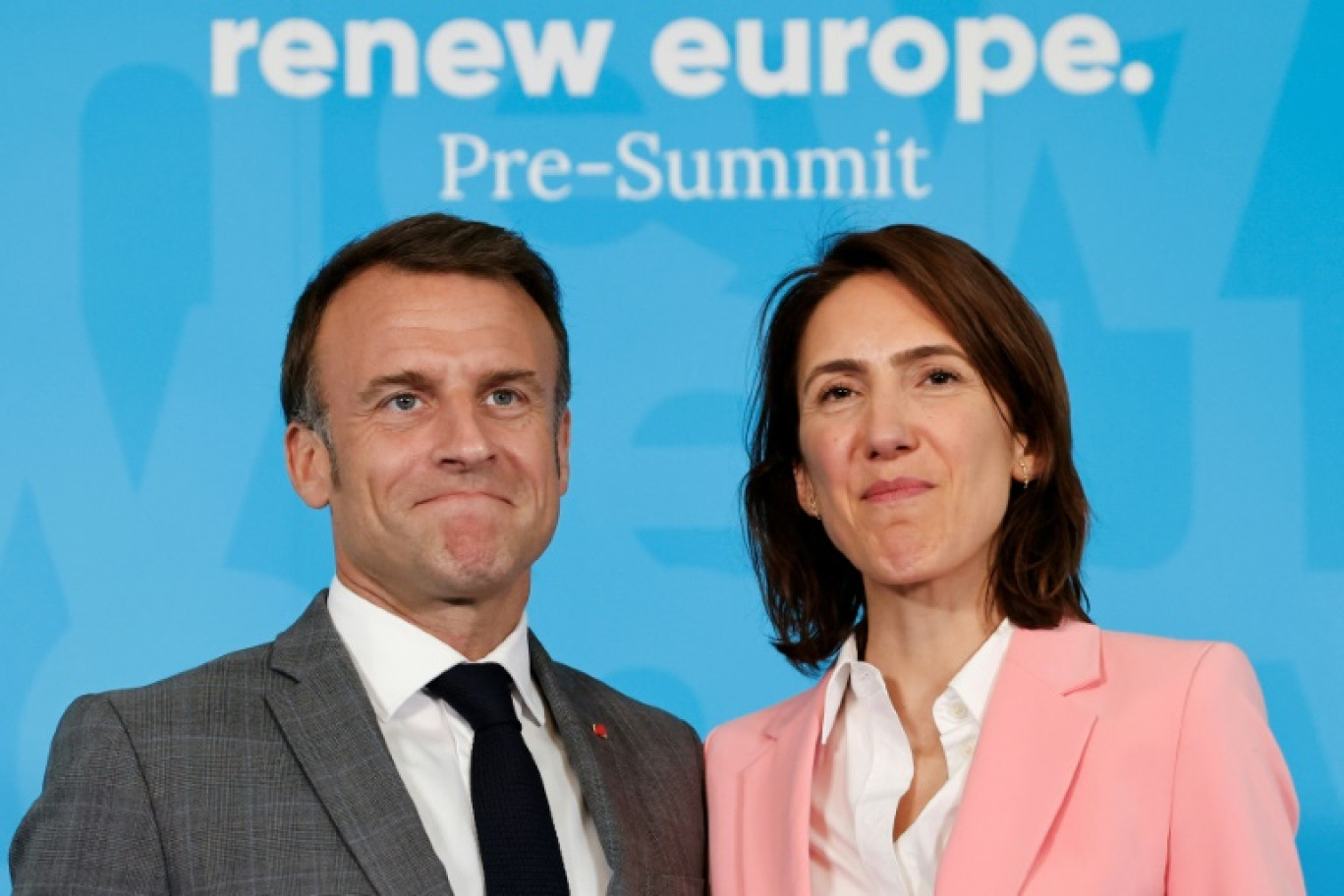 Le président Emmanuel Macron et la tête de liste du camp présidentiel aux européennes, Valérie Hayer, le 17 avril 2024 à Bruxelles © Ludovic MARIN