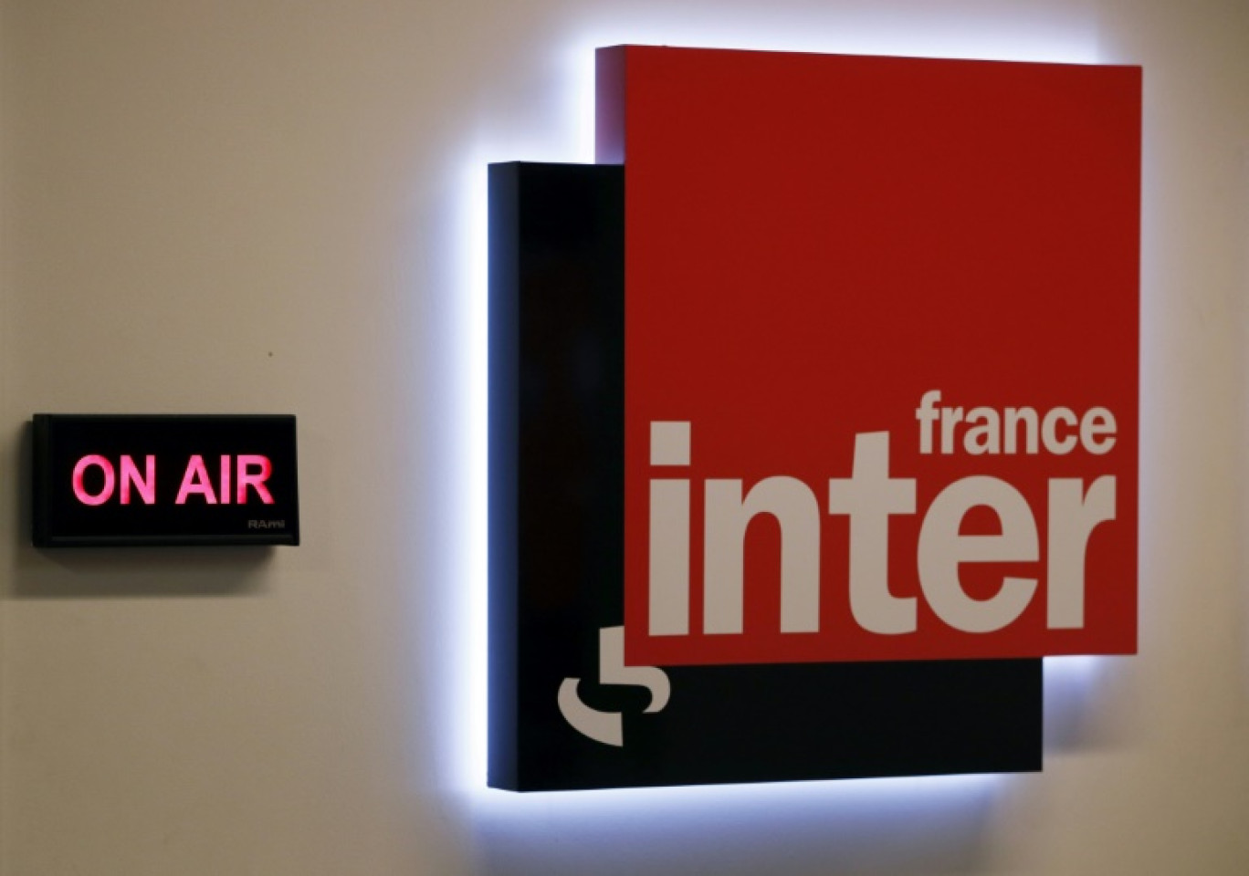 France Inter reste largement la première radio de France, inscrivant un nouveau record historique à 7,18 millions d'auditeurs quotidiens de janvier à mars 2024 © PATRICK KOVARIK