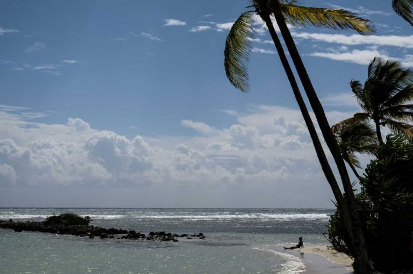 Une plage à Saint-Anne, en Guadeloupe, le 14 novembre 2022 © LOIC VENANCE