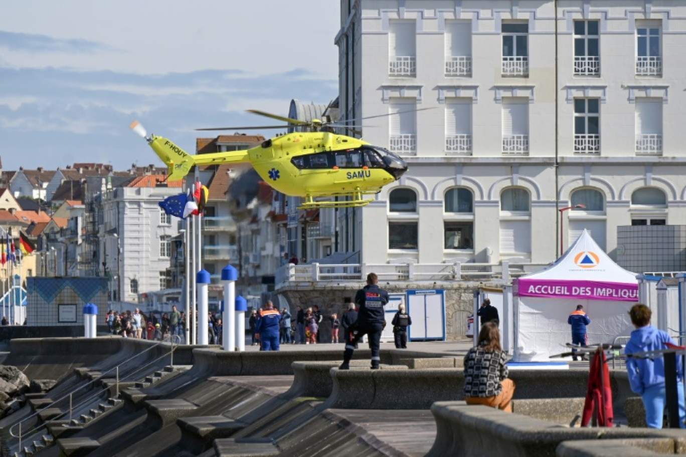 Un hélicoptère des secours à Wimereux, dans le Pas-de-Calais, le 23 avril 2024 © BERNARD BARRON