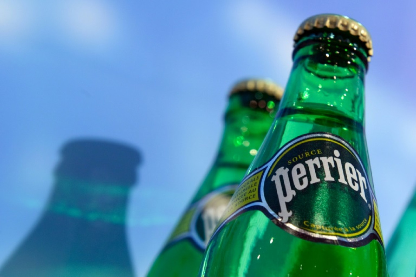 Une partie de la production de la marque Perrier, filiale de Nestlé, a été détruite "par précaution" après la découverte de bactéries "d'origine fécale" dans un de ses forages © Fabrice COFFRINI