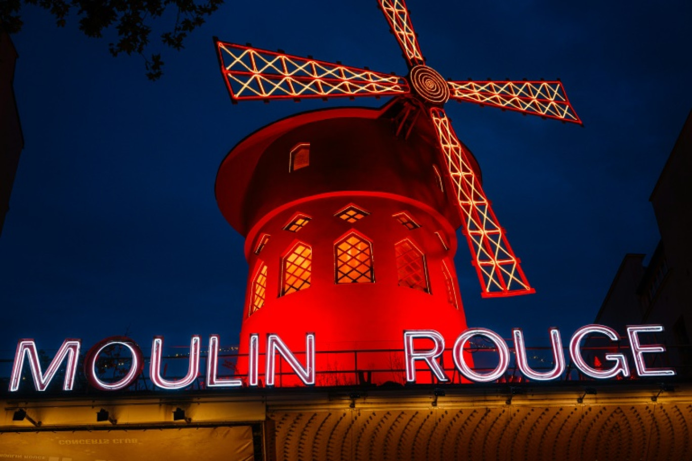 Le Moulin Rouge à Paris, le 13 octobre 2023 © Dimitar DILKOFF