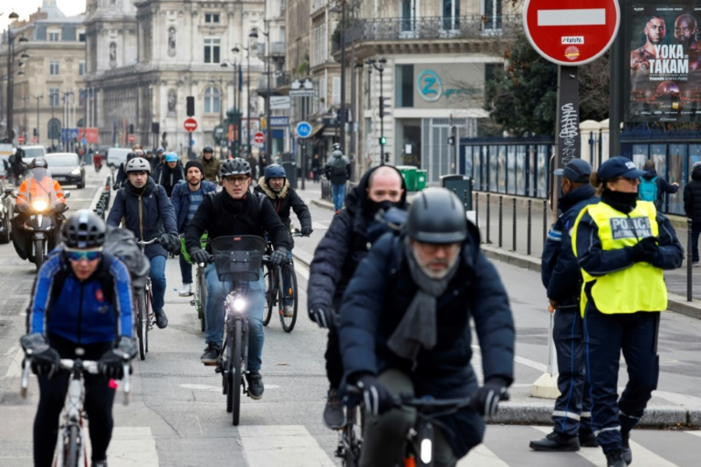 Cyclistes dans le centre de Paris, le 23 février 2023 © LUDOVIC MARIN