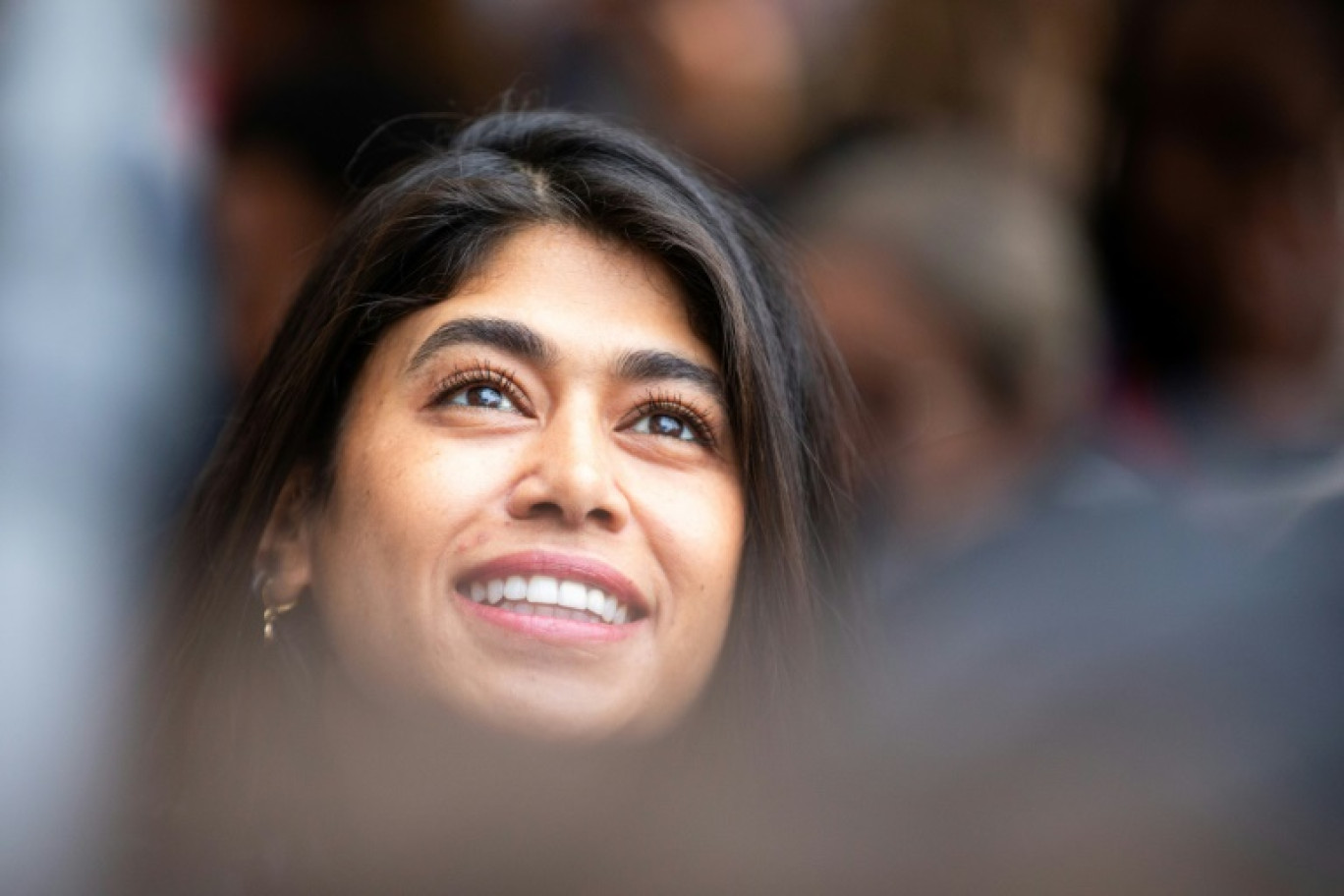 Rima Hassan lors d'un rassemblement de soutien appelé "contre la criminalisation des voix de la paix", à Paris le 30 avril 2024 © Antonin UTZ