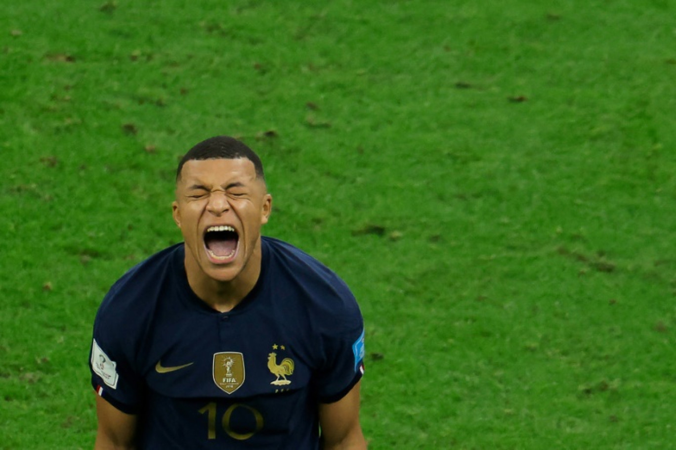 L'attaquant Kylian Mbappé lors de la défaite de l'équipe de France face à l'Argentine en finale de la Coupe du monde le 18 décembre 2022 à Doha. La marque américaine Nike a renouvelé jusqu'en 2034 son contrat d'équipementier avec la Fédération française de football © Odd ANDERSEN