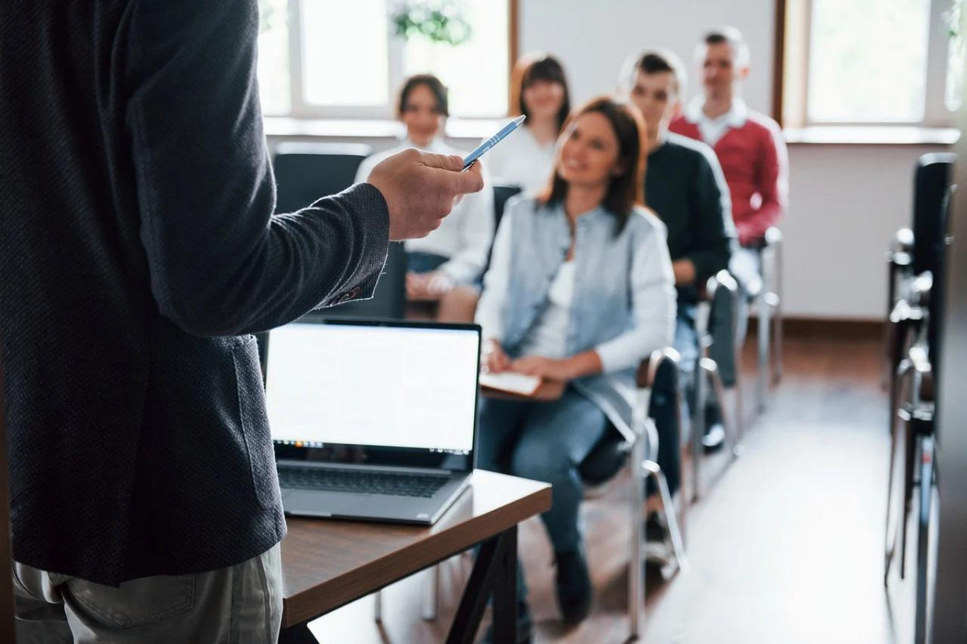 Les CFA d’entreprise ne sont pas l’apanage des grands groupes, les PME peuvent également y prétendre via notamment un groupement avec d’autres entreprises partageant des perspectives communes.