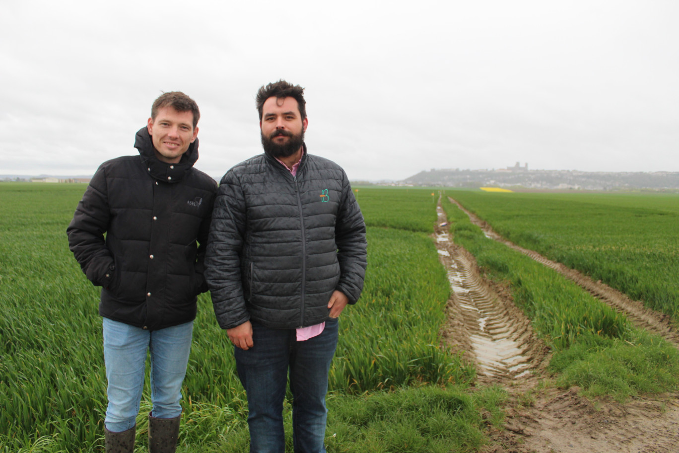 Laurent Duval, responsable technique chez Issipa avec Simon Bidaut, codirigeant du groupe Issipa.