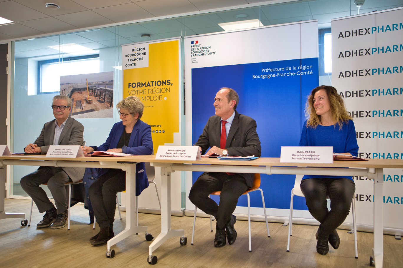 de g à d : Michel Neugnot, vice-président de la Région, Marie-Guite Dufay, présidente de la Région, Franck Robine, préfet de région et Odile Ferru, directrice adjointe de France Travail BFC. (Arnaud Morel/ Aletheia Press)