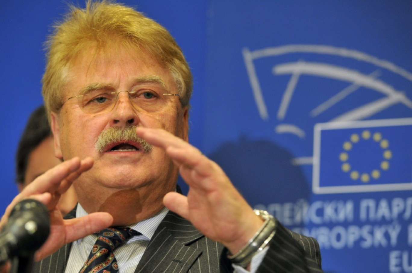 L'ancien eurodéputé allemand Elmar Brok, le 10 octobre en 2013 à Washington © MLADEN ANTONOV