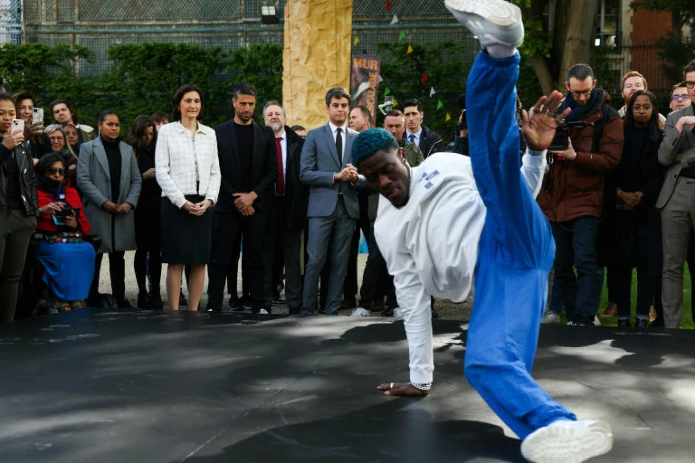 e Français Dany Dann, champion d'Europe de breakdance 2022, lors d'une démonstration à l'occasion de la tournée du drapeau olympique à l'Hôtel Matignon, le 25 avril 2024 à Paris © ALAIN JOCARD