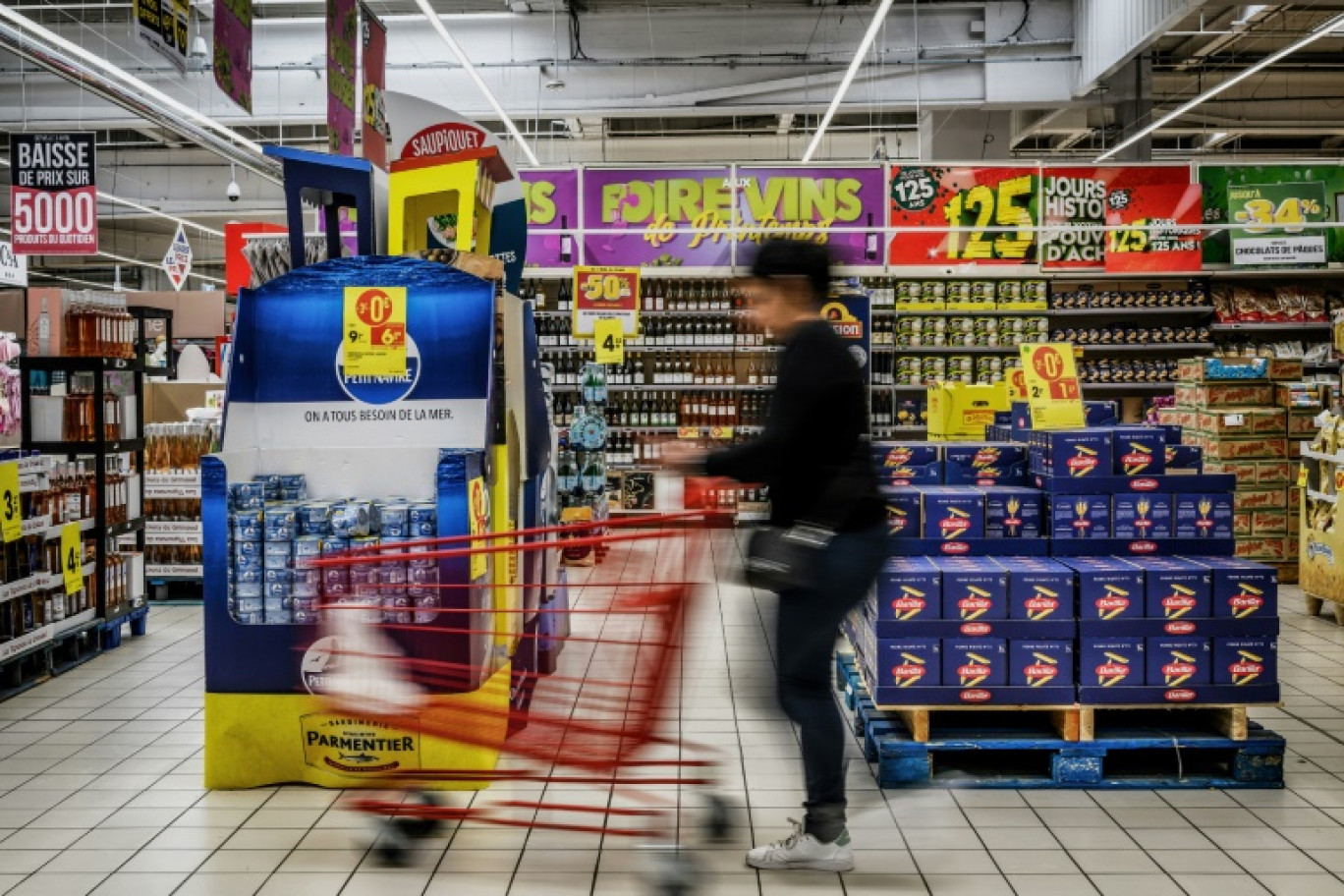 Dans un supermarché à Villefranche-sur-Saône, le 28 avril 2023 © JEFF PACHOUD