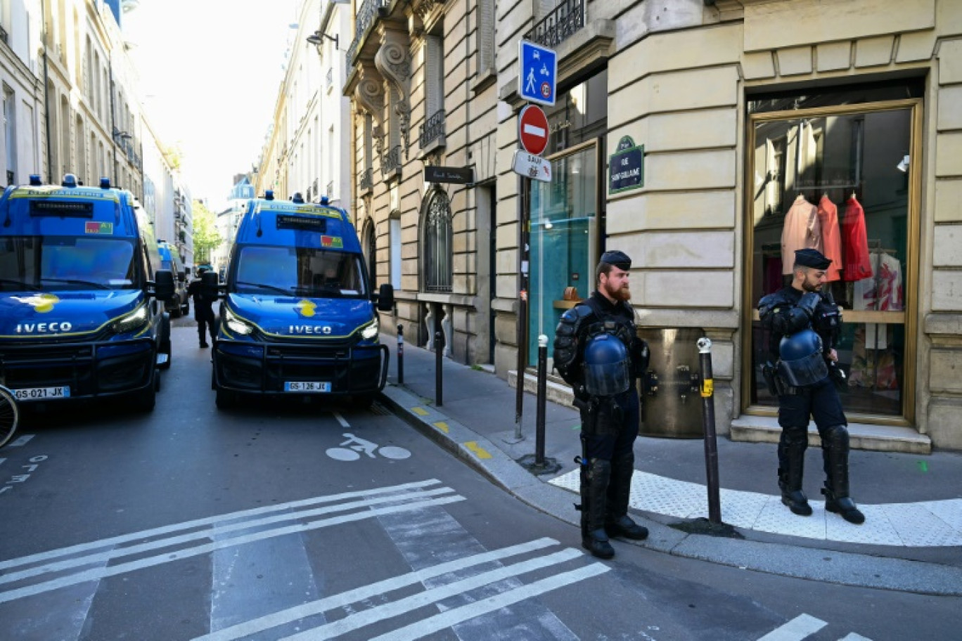 Les gendarmes bloquent une rue devant l'entrée de l'Institut d'études politiques, à Paris le 3 mai 2024 © MIGUEL MEDINA