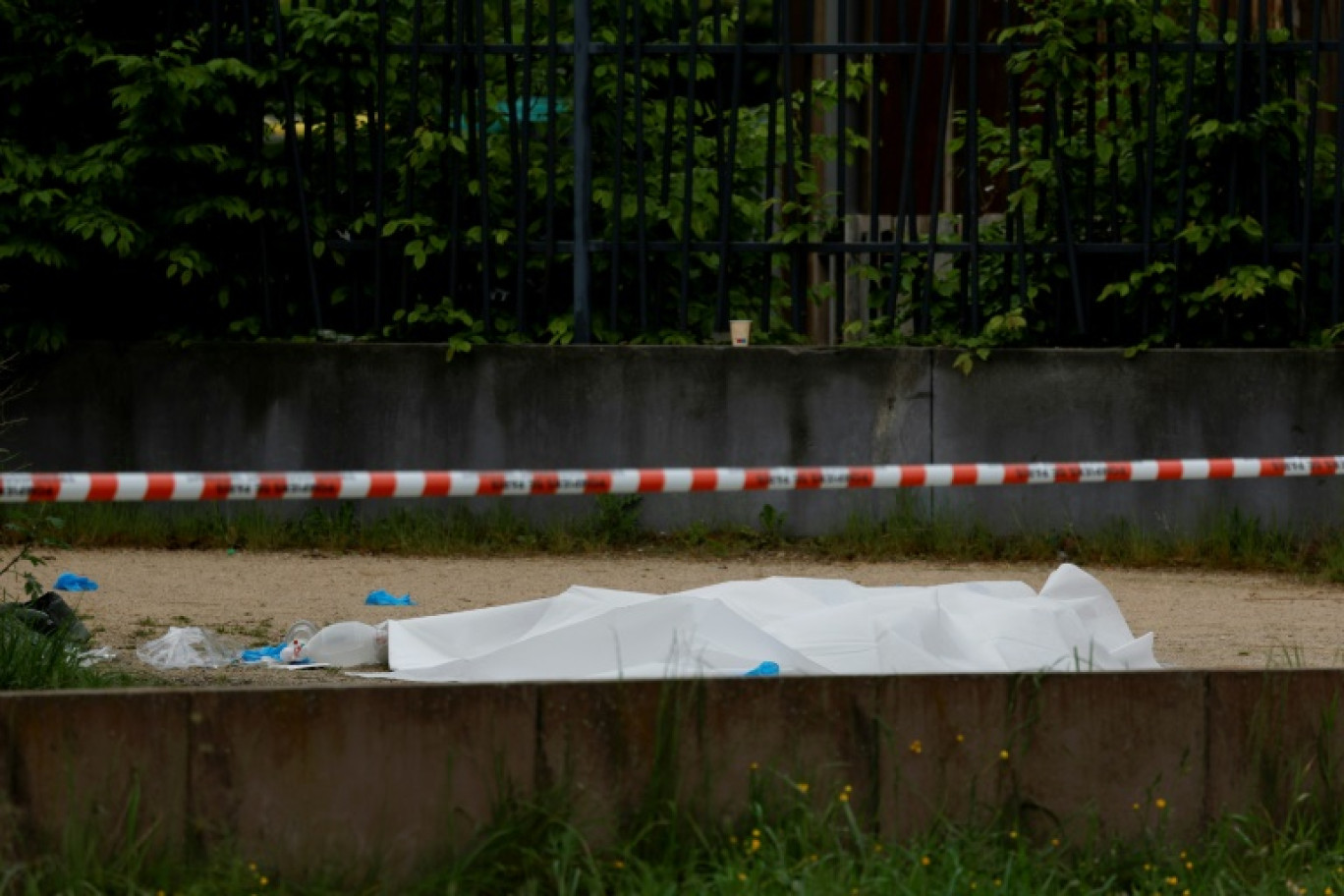 La scène de crime où deux hommes ont été tués par balle à Sevran, en Seine-saint-Denis, le 5 mai 2024 © Geoffroy VAN DER HASSELT