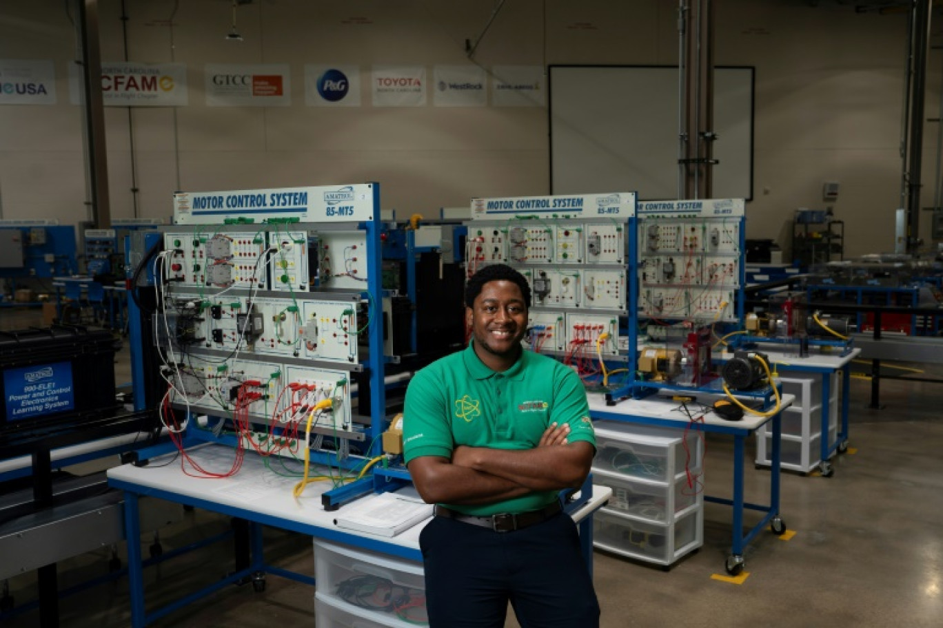 Devante Cuthbertson, apprenti en alternance dans une usine de Toyota, le 22 avril 2024 à Greensboro, en Caroline du Nord © Allison Joyce