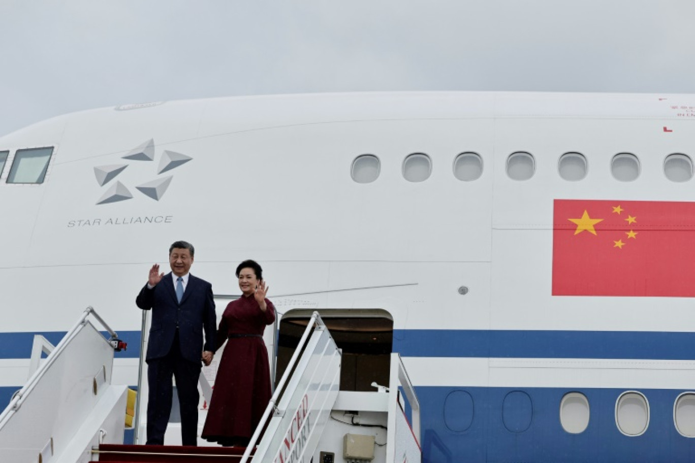 Le président chinois Xi Jinping (g) porte un toast avec son homologue russe Vladimir Poutine lors d'une réception au Kremlin, le 21 mars 2023 à Moscou © Pavel Byrkin