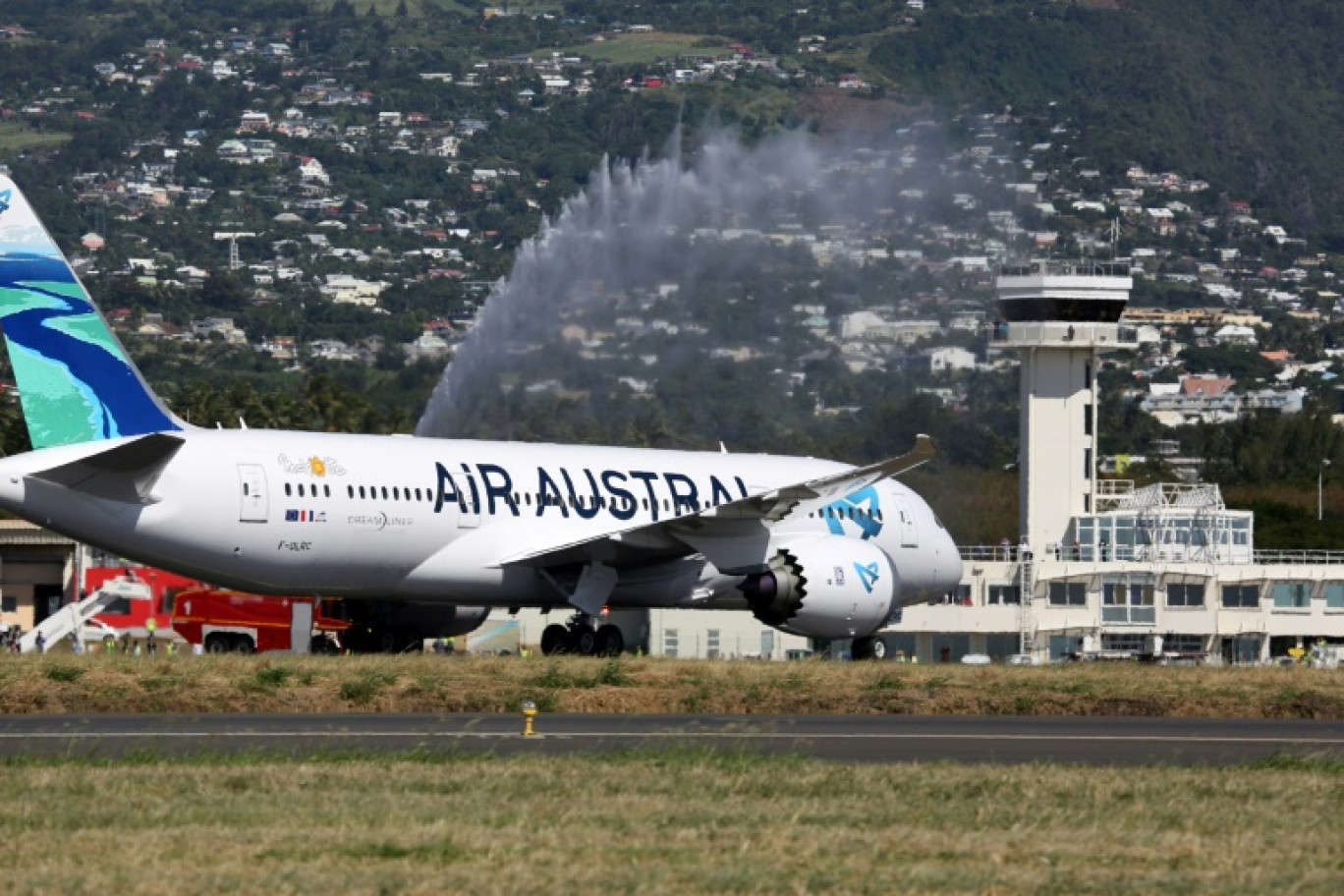 Le syndicat des pilotes de ligne d'Air Austral annonce avoir concédé une baisse de rémunération pour "sauver [leurs] emplois" dans le cadre du plan de redressement de la compagnie réunionnaise © RICHARD BOUHET