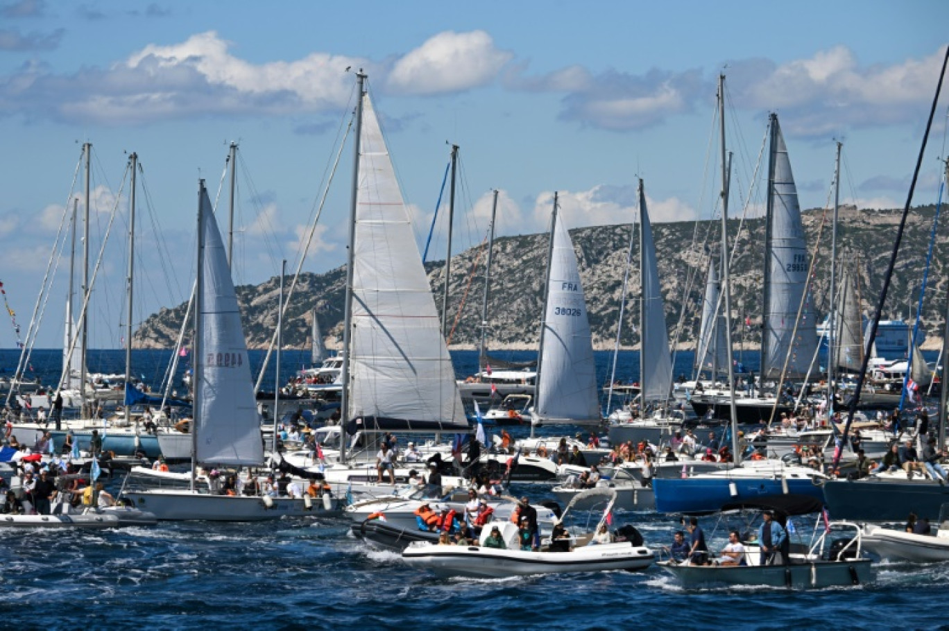 Parade maritine pour accueillir le trois-mâts Belem, transportant la flamme olympique, le 8 mai 2024 à Marseille © NICOLAS TUCAT