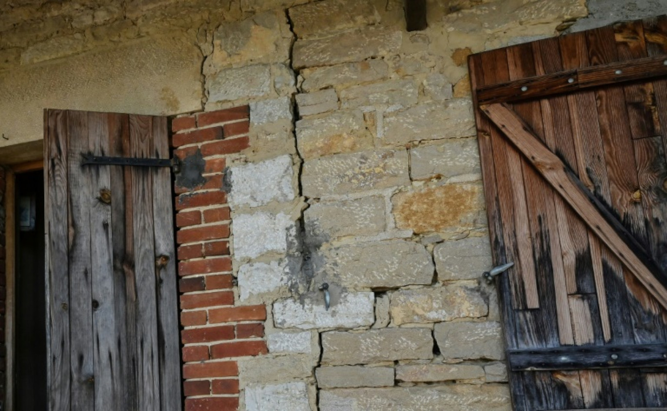 Le gouvernement prépare un ensemble de mesures pour mieux encadrer les pratiques des experts en assurance, chargés entre autres de déterminer les causes et d'évaluer les dégâts de biens immobiliers affectés par les sécheresses © PHILIPPE DESMAZES