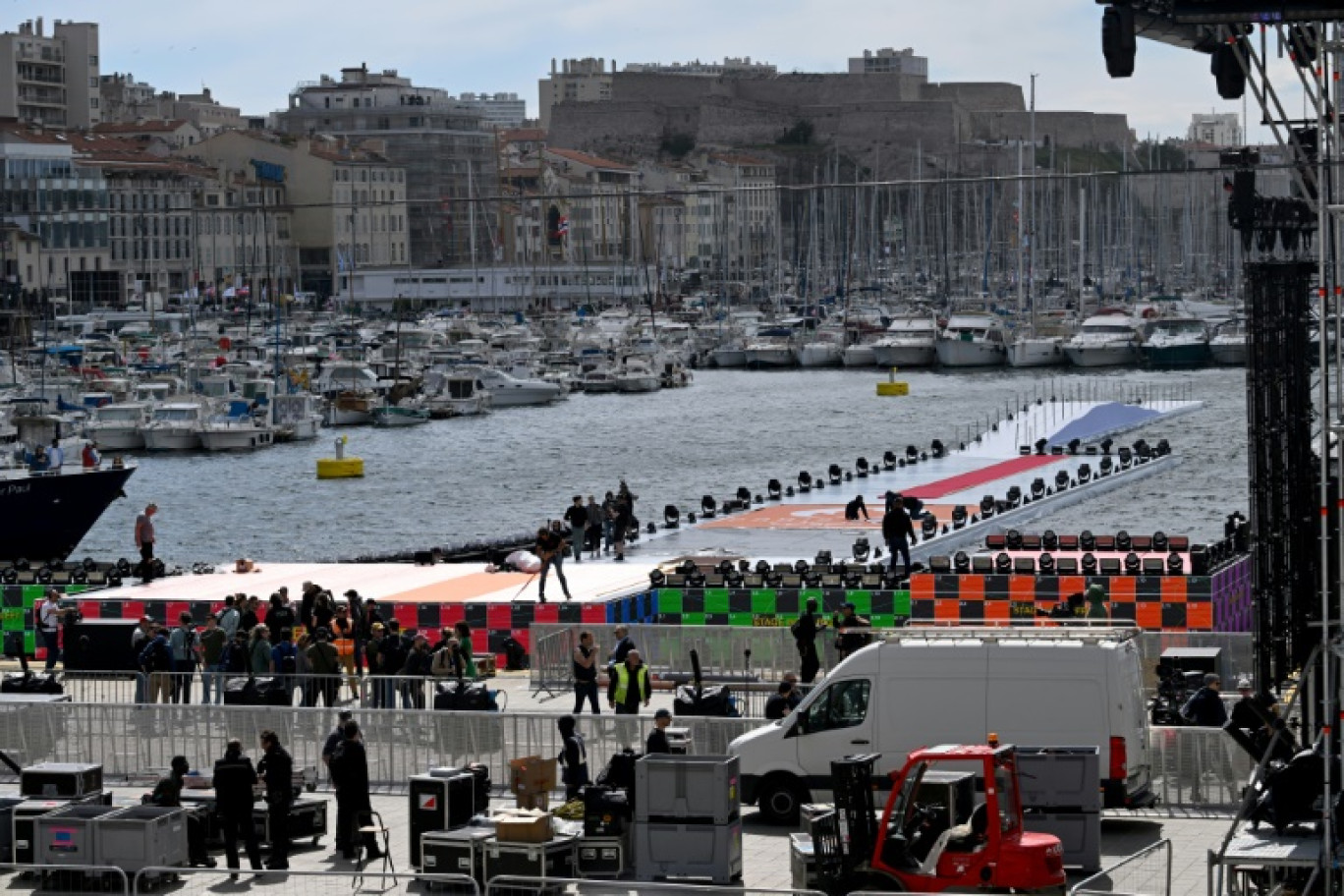 Le Belem, transportant la flamme olympique, faisant son entrée dans le Vieux Port de Marseille, le 8 mai 2024 © Sylvain THOMAS