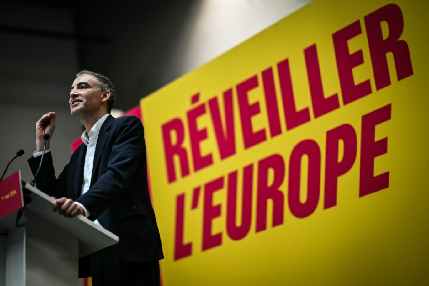 La tête de liste PS/Place publique aux européennes, Raphaël Glucksmann, lors d'un meeting de campagne à Villeurbanne, en banlieue de Lyon, le 1er mai 2024 © OLIVIER CHASSIGNOLE