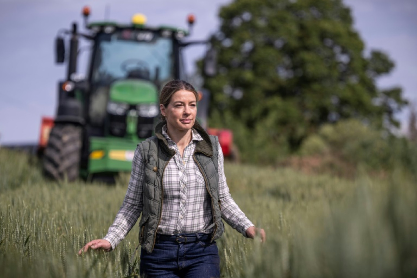 Celine Imart, numéro deux de la liste LR aux élections européenne de juin, sur son exploitation céréalière, à Cuq-Toulza, dans le Tarn, le 17 mai 2024 © Lionel BONAVENTURE