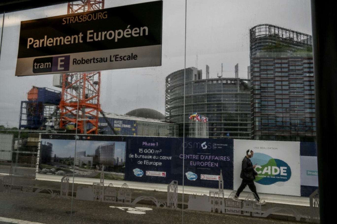 Le siège du Parlement européen à Strasbourg et la construction d'un centre d'affaires à proximité, le 17 mai 2024 © JEFF PACHOUD