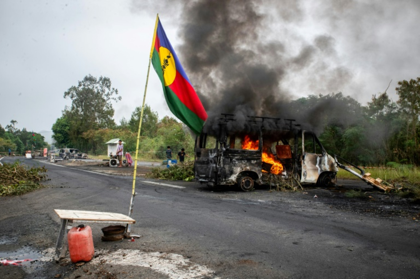 Un barrage dressé par des indépendantistes à La Tamoa, dépendant de la commune de Paita en Nouvelle-Calédonie, le 19 mai 2024 © Delphine Mayeur