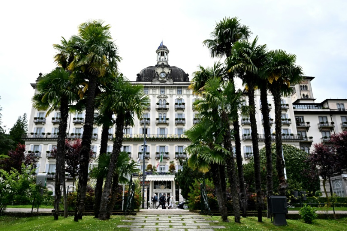 Façade du Grand Hôtel des Iles Borromées à Stresa, en Italie, le 23 mai 2024, où doivent se tenir les réunions du G7 Finances © GABRIEL BOUYS