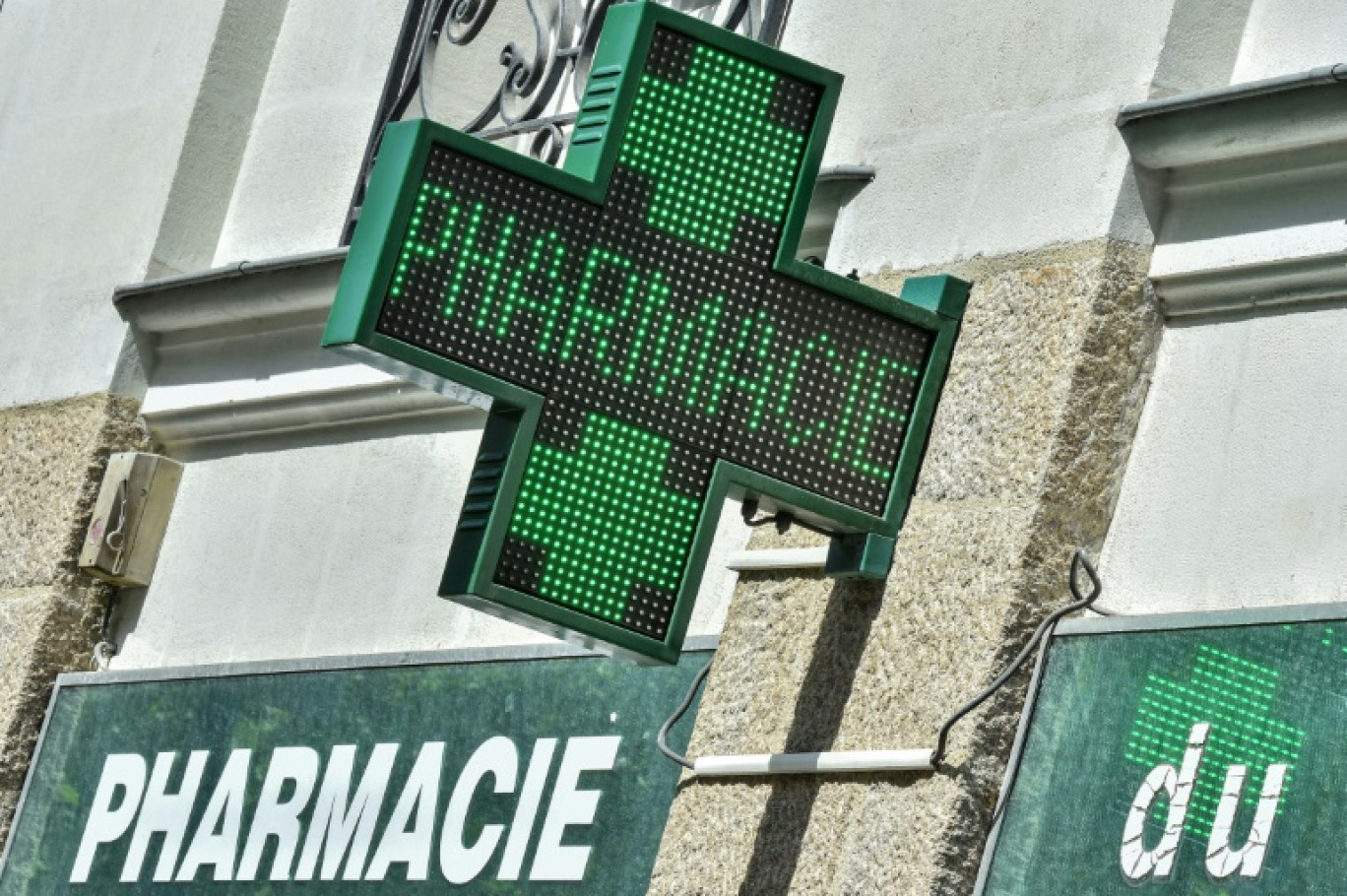 Une pancarte indiquant "30 mai : pharmacie en grève !" à Verquigneul, dans le Pas-de-Calais, le 30 mai 2024 © Denis CHARLET