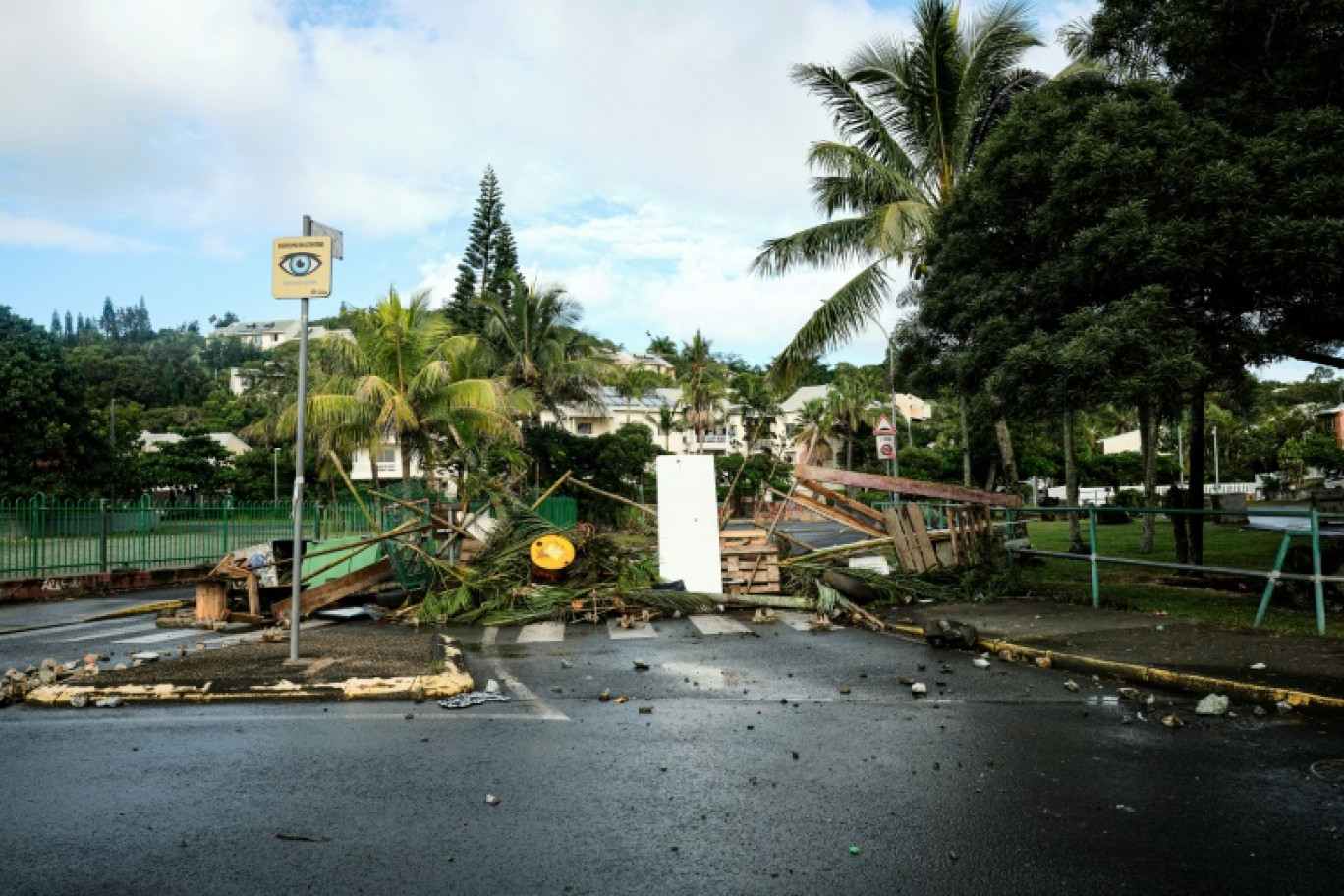 Barrage dans le quartier de Magenta, à Nouméa, le 20 mai 2024 © Theo Rouby