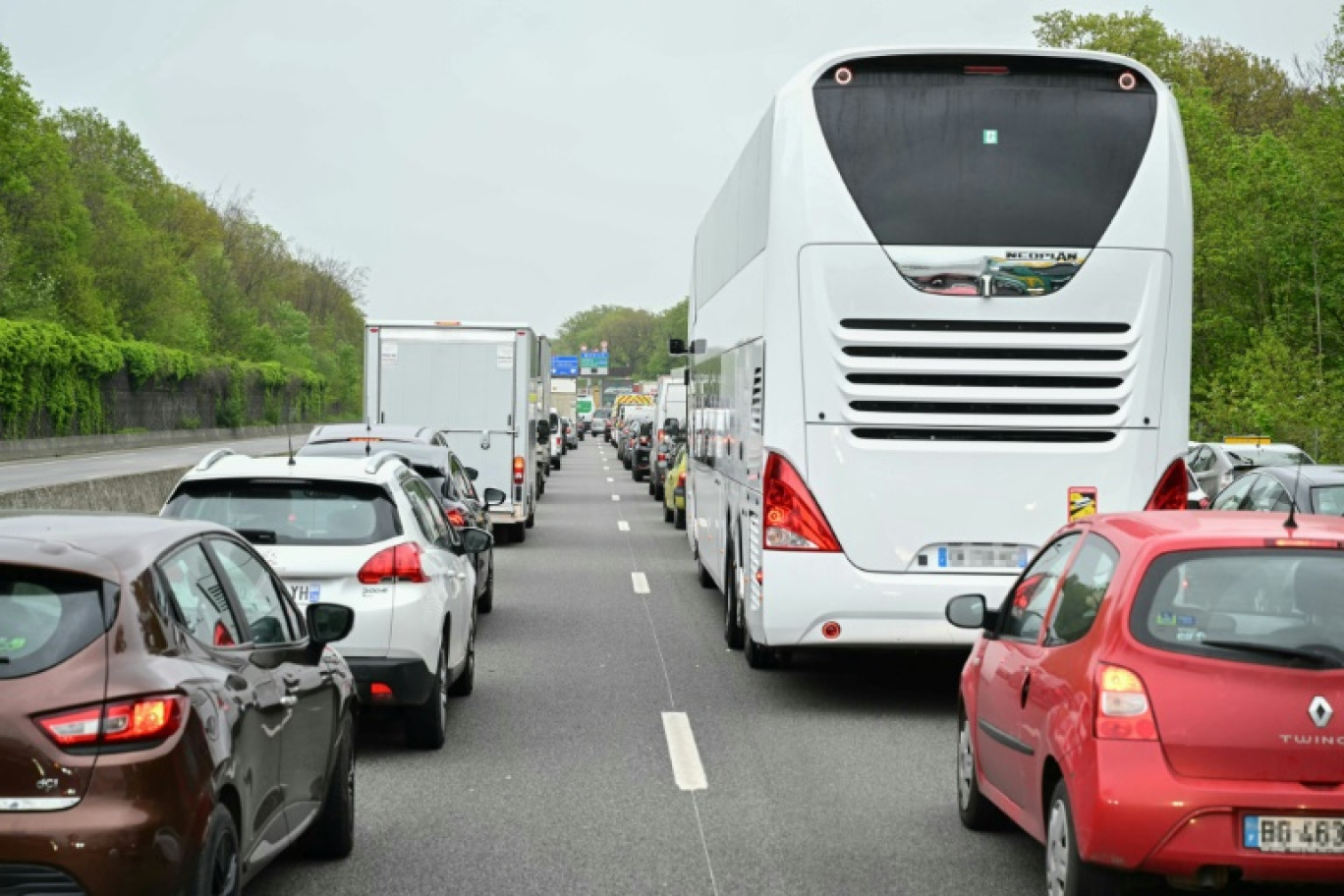 "Il y a des perturbations prévues et on commence à les vivre", a reconnu le ministre délégué aux Transports Patrice Vergriete © MIGUEL MEDINA